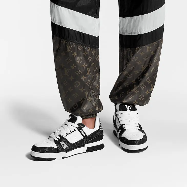 louis-vuitton-lv-trainer-sneaker--AQ9U2ADN02_PM1_Cropped worn view.webp